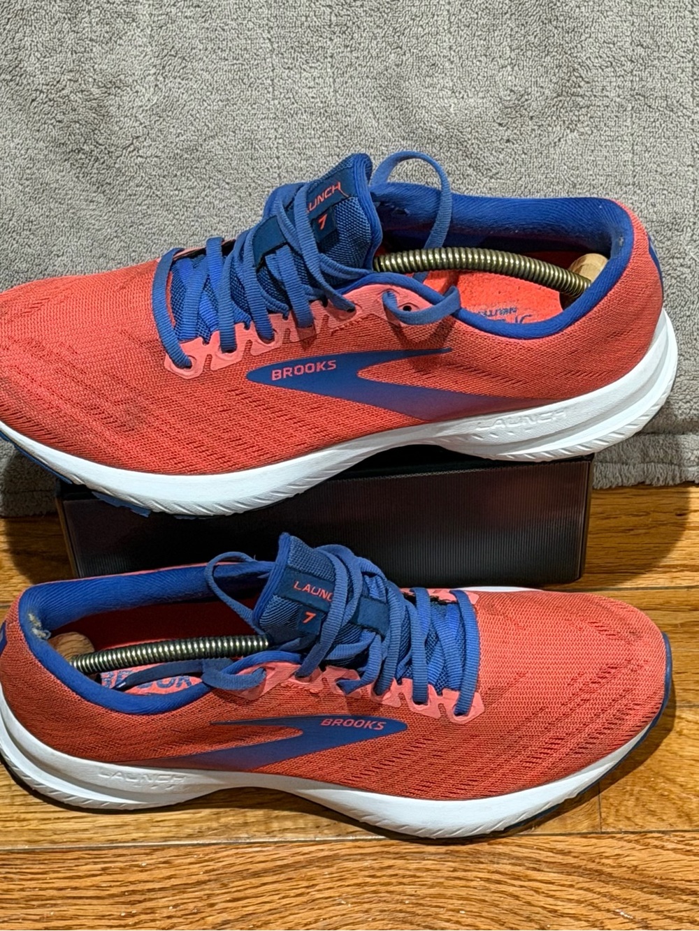 Brooks Launch 7 women’s Size 9.5 Coral Pink White Blue Running Shoes Sneakers
